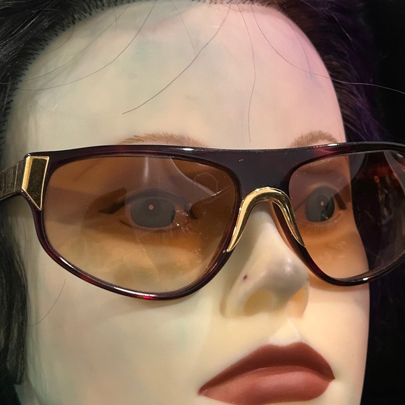 Women\'s Brown Gradient Shield Sunglasses with Gold Accents main image 8